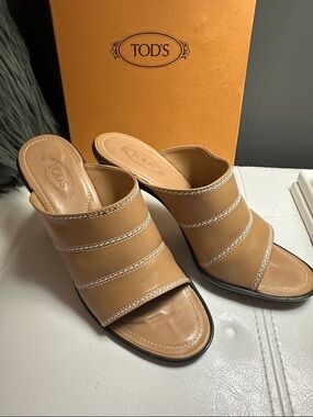 Tod's Pellesport Nice Sport Leather Slide Mule (model XXWB2A1185)contrast stitch